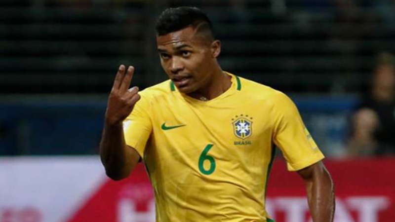thong-tin-cau-thu-alex-sandro-1