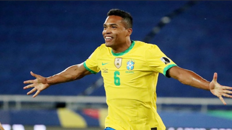 thong-tin-cau-thu-alex-sandro-2
